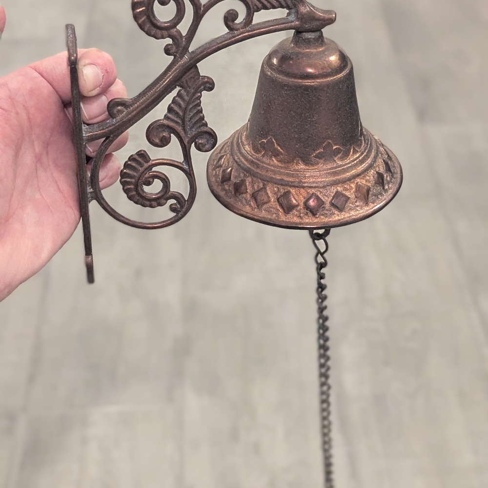Antique Copper Wall-Mounted Dinner Bell – Ornate Scrollwork Farmhouse Décor - Picture 4 of 7